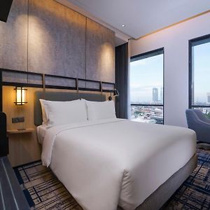 Superior Premium City Side Queen Room